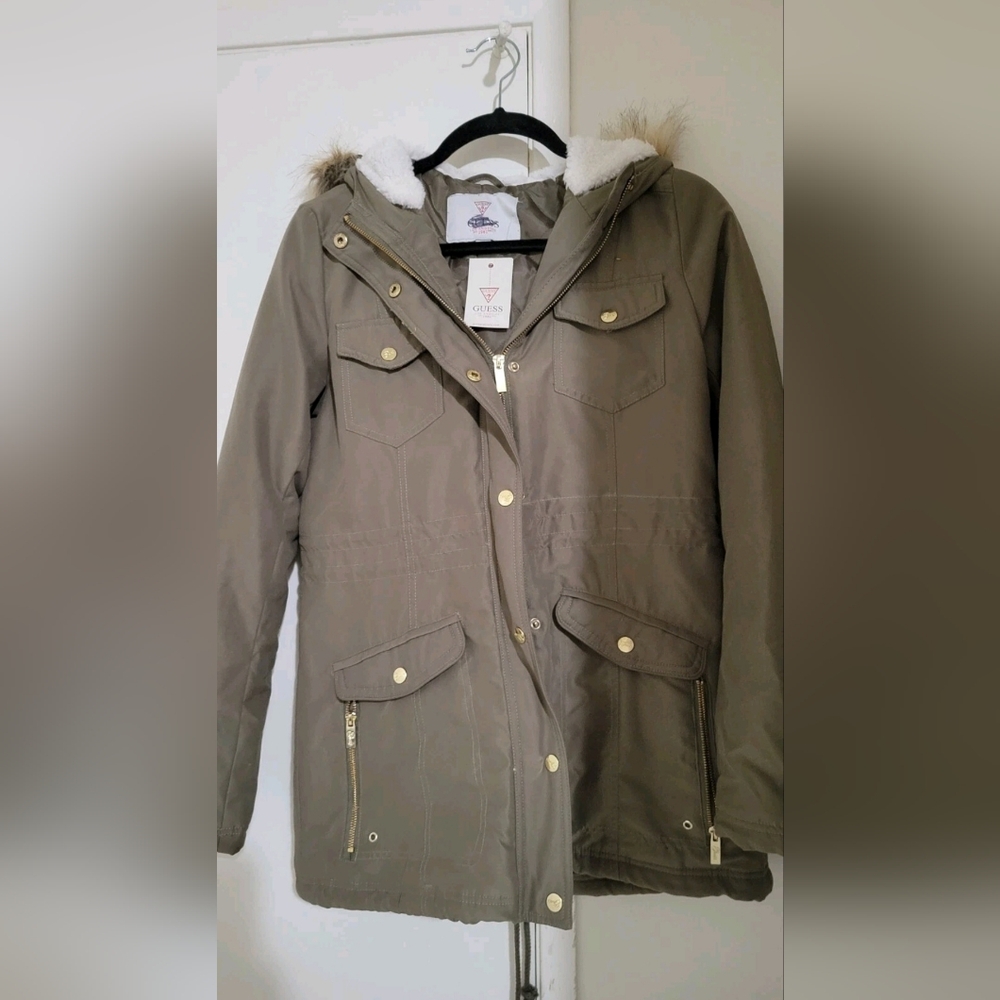 GUESS Women's Olive Lightweight Parka Medium